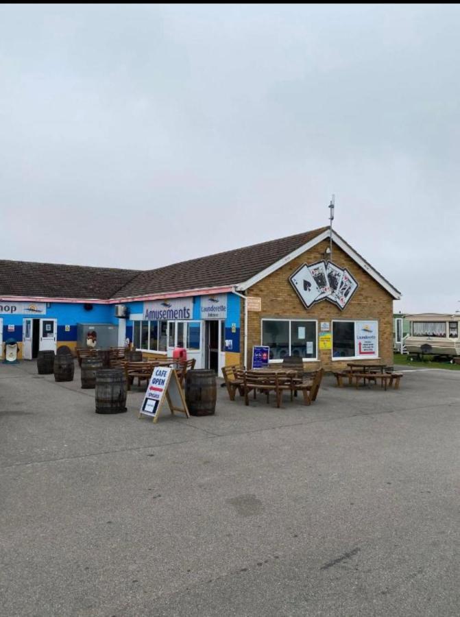 The Luxury Wolds Retreat 6 Berth 3 Bedrooms Beds Made For Arrival Wifi Ingoldmells Exterior photo